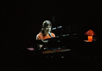 Klô Pelgag seule au piano aux Francos de Montréal, la plus belle des surprises