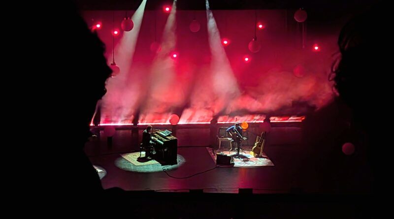 Gregory Alan Isakov à Wilfrid-Pelletier ou la magie des contrastes Gregory Alan Isakov à Wilfrid-Pelletier ou la magie des contrastes