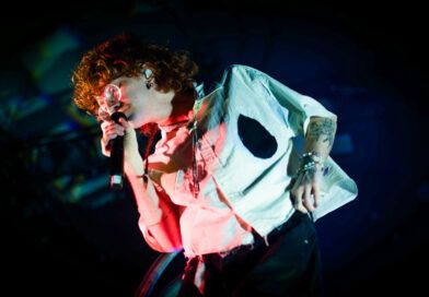 Cavetown sort de sa cage à l’Elysée Montmartre